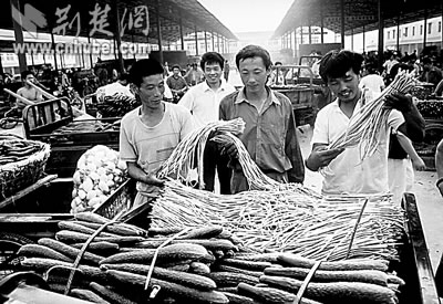 武汉新沟农场投资千万 建起蔬菜产地交易市场