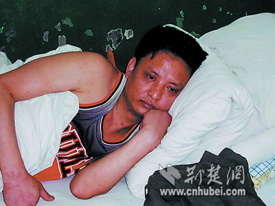 【冰点焦点】她挣脱<em>捆绑</em>掏出胸藏手机报警(图