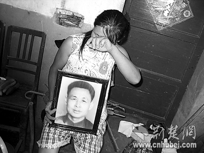 一个精神病人找陈西安要烟,陈西安说没有,病人就把他杀了.