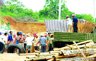区政法委书记表态 武汉光华学校工地冲突愈演