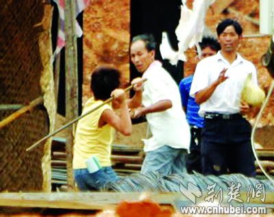 区政法委书记表态 武汉光华学校工地冲突愈演