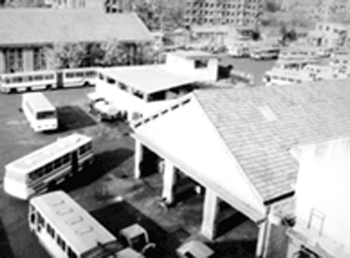 武汉最长的公交线路1路汽车75岁啦(图)