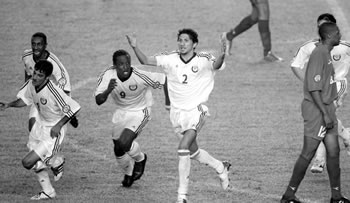 昨晚卡塔尔经历黑色三分钟(图)