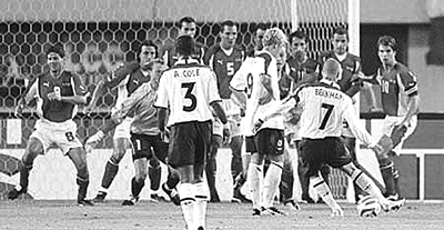 欧洲足球比赛日一地鸡毛(图)