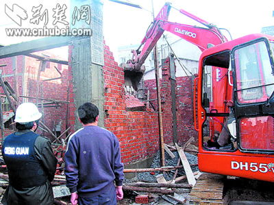 武汉市200城管人员昨阻击城中村违建(图)