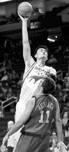 NBA:火箭灭快船 姚明继续20+10(图)