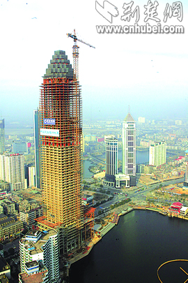 组图:新年首日看武汉 顿生豪情上碧空(图)