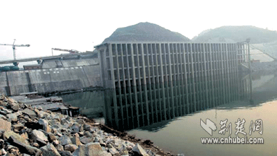 三峡地下电站走到前台