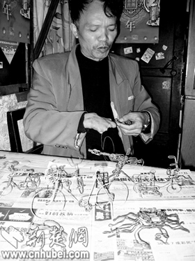 右手残疾人用单手编织工艺品(图)