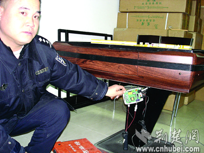 设作弊芯片庄家随意编程 遥控麻将窝点被