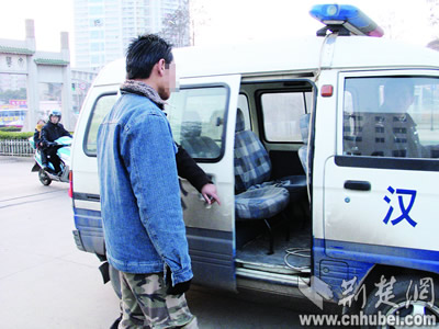 英语四级答案网上热卖 民警记者联手揭穿骗局