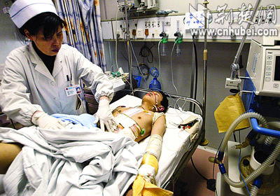 初中生反抗擂肥被刺6刀 心脏受创幸获救(图)