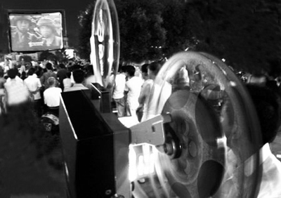 八十年代的露天电影; 露天电影_一苇渡江_新浪博客; [影集·旧日生活]