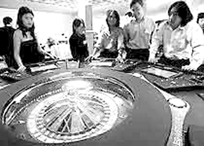 中国赌客偷渡缅甸豪赌 当地武装势力为赌场保