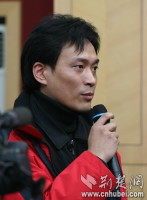 湖北经济电视台记者提问(图)