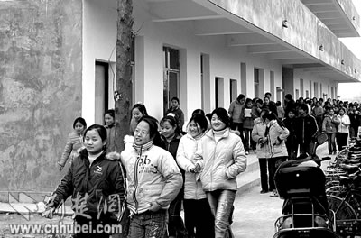 监利县共投入2300多万改造中小学危房(图)