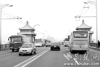 特别报道:江汉一桥四个月后现新颜!(图)