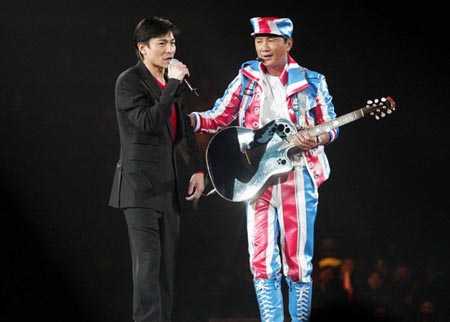 许冠杰个唱遭男歌迷索吻 与华仔台上搞笑(图)