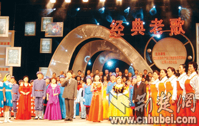 传唱经典老歌重温流金岁月(图)