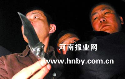 郑州反扒民警被歹徒刺中左胸部壮烈牺牲(图)