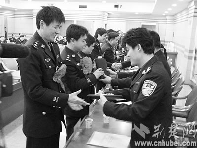 [楚天关注]民警凌建伟痴心反扒只为"天下无贼"