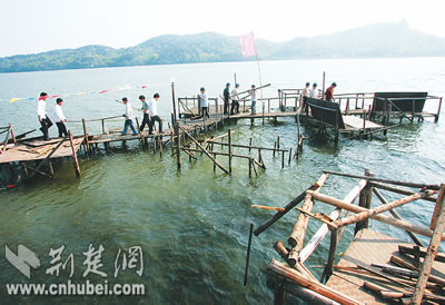 东湖落雁岛荷香楼拆了水上餐厅(图)