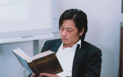 传王杰嗜赌成性输光身家 东家英皇出面否认(图