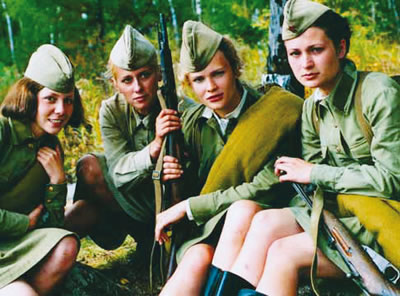 纪念胜利呼唤和平 革命剧点亮五月荧屏(图)