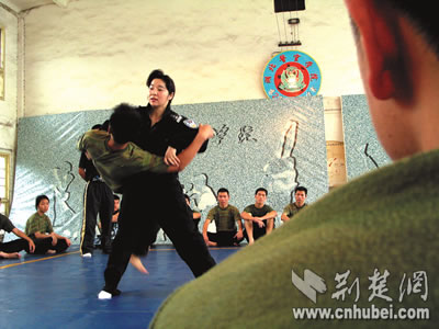 <em>湖北警官学院</em>的<em>美女</em>教头_潇潇疯子_新浪博客