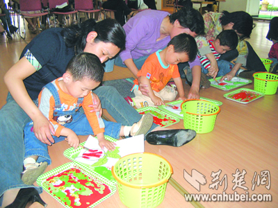 一两岁宝宝入园学习 学前教育迎来低龄化(图)