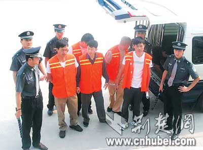 随州重审8·30杀人案嫌犯 死者家属提出赔偿4