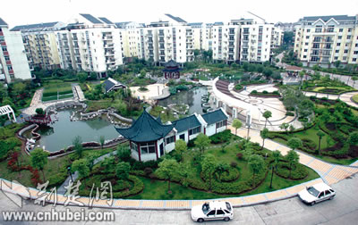 武汉市百步亭社区百合苑里绿水流(图)