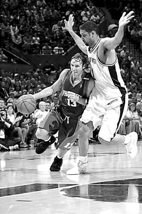 体育湖北 篮球 nba >>本页 巴里在第四节一开始就投中三分,马刺将优势