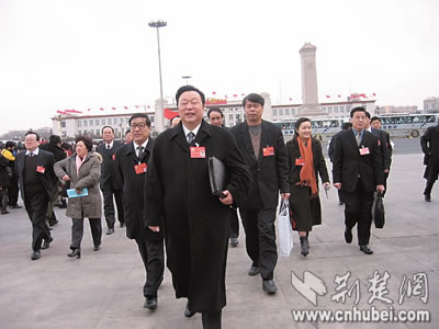 湖北两会代表团举行会议 推选杨永良为团长(图