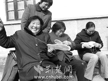 图文:纳鞋底也能赚钱