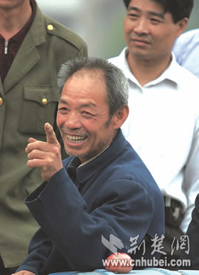 组图:襄樊警方打黑除恶打造平安