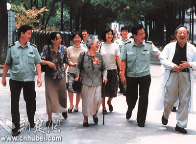 图文:日籍解放军喜圆故地梦