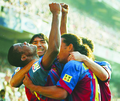 西甲第35轮比赛全部结束 巴萨摸到冠军奖杯(图