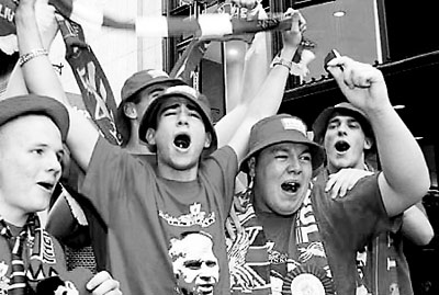 惊天逆转 利物浦击溃AC米兰捧走冠军杯(图)