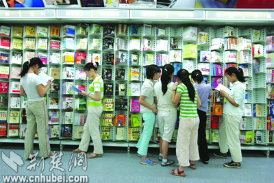 武汉女子中学宏志班 贫困女孩在这里起飞(图)