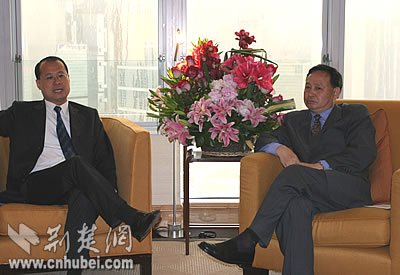冠深集团董事长_冠星集团董事长照片(2)