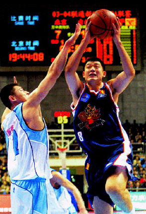 激情碰撞溅火星 西班牙08篮球奥运队月底访汉