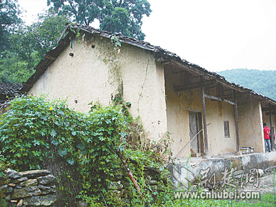 [穿越湖北抗日战场万里行]八字门前气势雄(图)