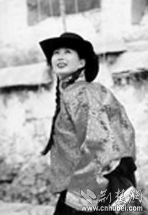 日前将第二任妻子———中央民族大学教授,著名舞蹈家卓玛确定为其