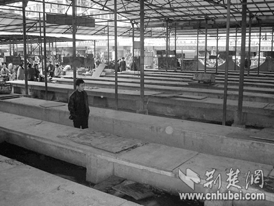 东西湖中心集贸市场有人欺行霸市(图)