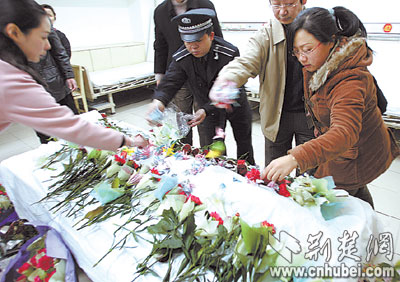 捐出遗体和眼角膜 爱唱歌的覃艳昨日离世(图)