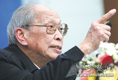 院士裘法祖:白衣天使不应变成白眼狼