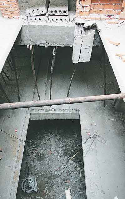 违规建房反复4次 劣质预制板断裂砸死民工(图