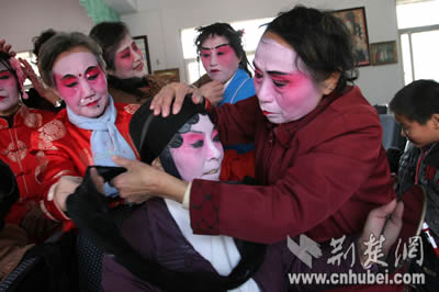 夕阳红剧场 让社区的老人真正乐起来(图)