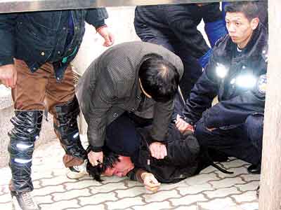 刚下火车就偷摩托车 跨省流窜犯武汉被捕(图)